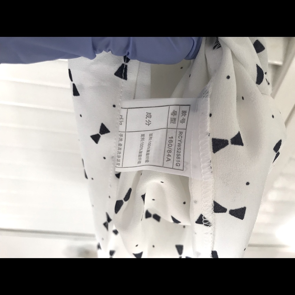 Roem Bow print jewel collar hidden button shortsleeves blouse Sz xs - Picture 7 of 8